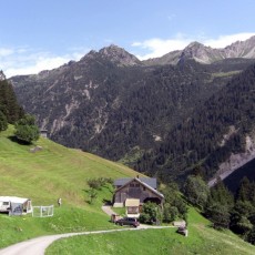 Idyllisch gelegen bietet Haus Häsischa auch eine Campingmöglichkeit