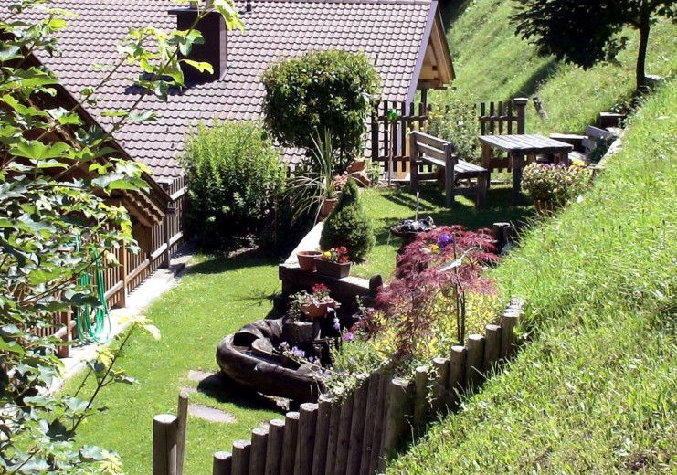 Ein kleiner gemütlicher Garten "hinter" dem Haus