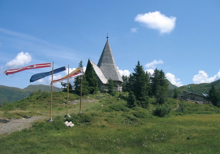 Friedenskappelle mit Zollnerseehütte