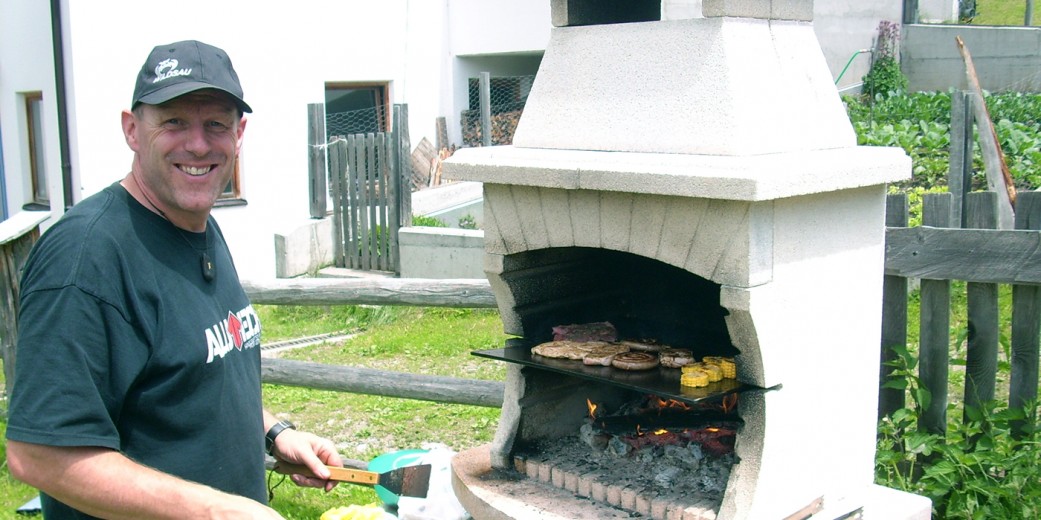 Reinhard beim Grillen